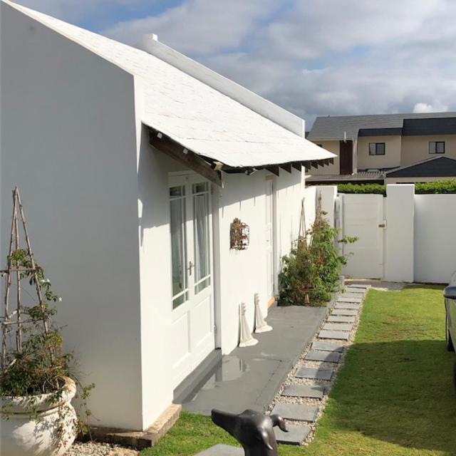 De La Fontaine Guest Cottage And Pool View Luxury Suite 플레튼버그 베이 외부 사진