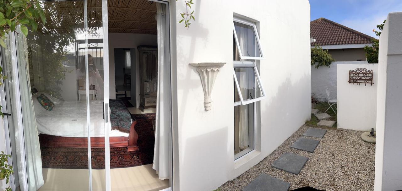 De La Fontaine Guest Cottage And Pool View Luxury Suite 플레튼버그 베이 외부 사진