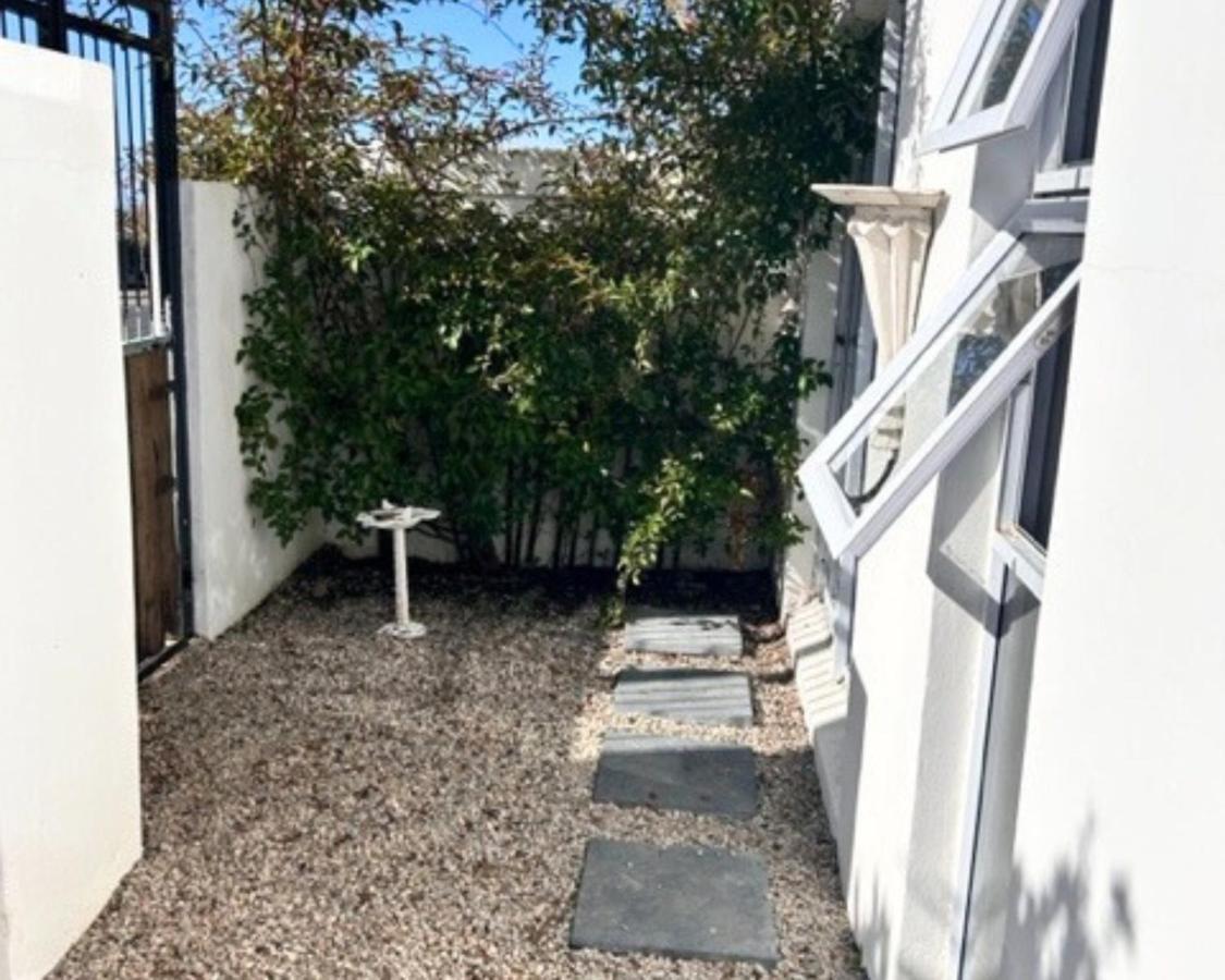 De La Fontaine Guest Cottage And Pool View Luxury Suite 플레튼버그 베이 외부 사진
