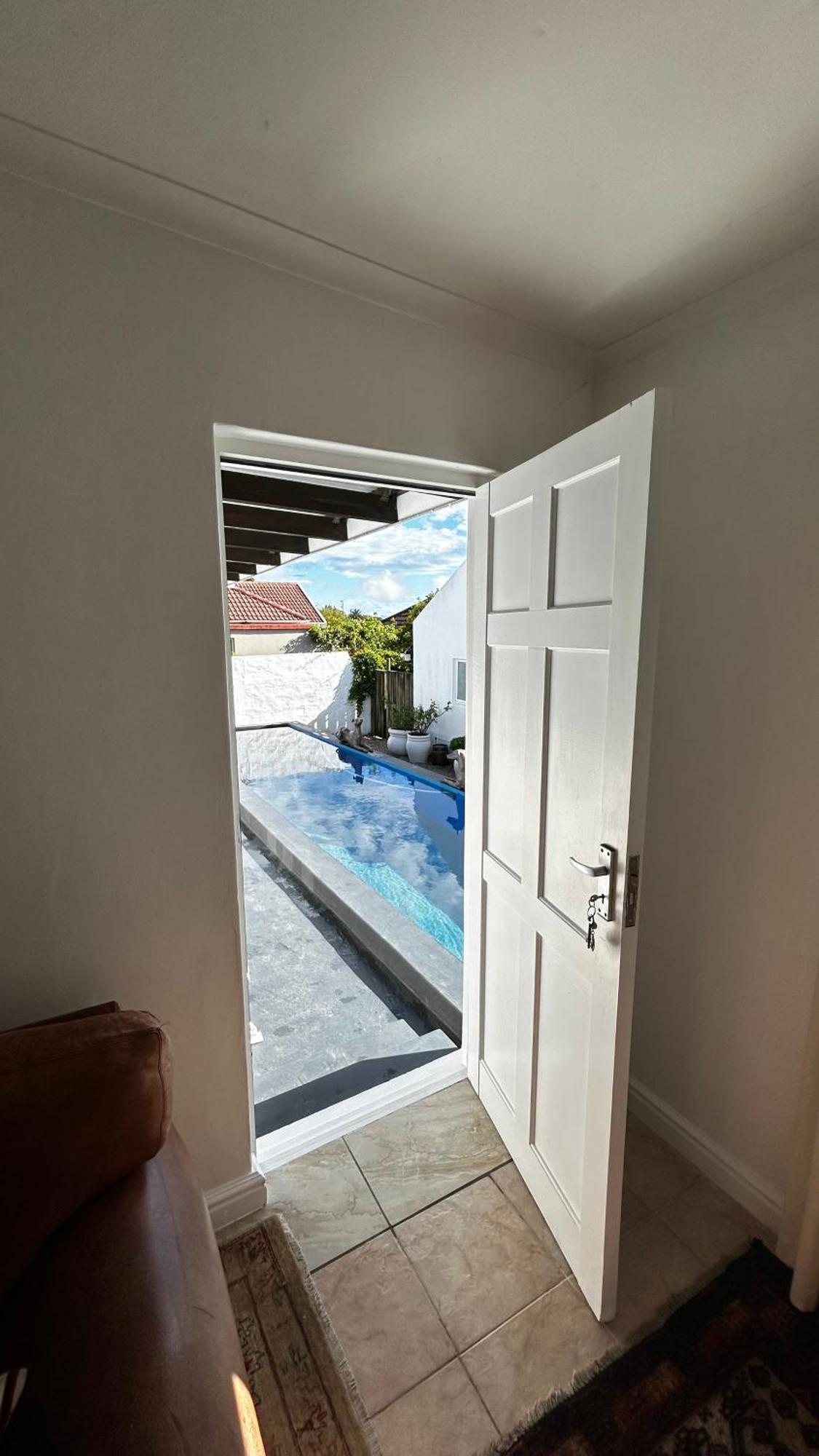 De La Fontaine Guest Cottage And Pool View Luxury Suite 플레튼버그 베이 외부 사진